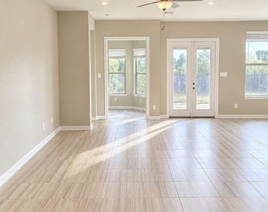 2135 Wisteria Cove Dr - Photo Thumbnail 10