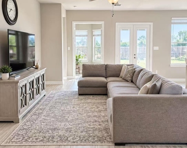 2135 Wisteria Cove Dr - Photo Thumbnail 9