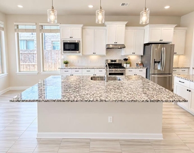 2135 Wisteria Cove Dr - Photo Thumbnail 15