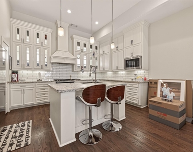 2020 Mcgowen Street - Photo Thumbnail 7