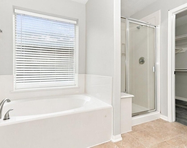 7811 Iris Glen Lane - Photo Thumbnail 10