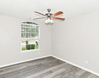 7811 Iris Glen Lane - Photo Thumbnail 8