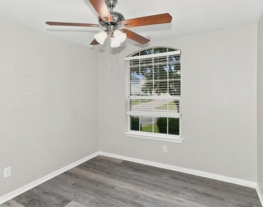 7811 Iris Glen Lane - Photo Thumbnail 9