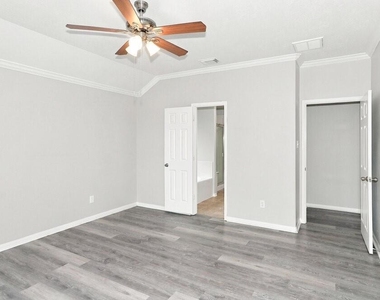 7811 Iris Glen Lane - Photo Thumbnail 7