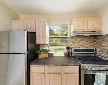 2308 Lucas Street - Photo Thumbnail 5