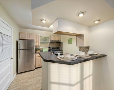 2308 Lucas Street - Photo Thumbnail 4