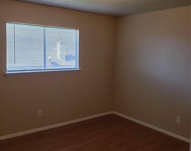 16734 Lost Quail Drive - Photo Thumbnail 11