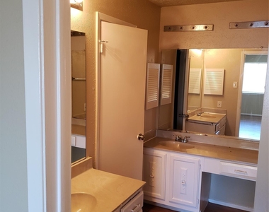 16734 Lost Quail Drive - Photo Thumbnail 12
