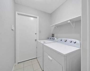 3315 Timber View Drive - Photo Thumbnail 19