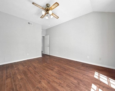 3315 Timber View Drive - Photo Thumbnail 13