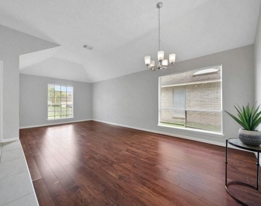 3315 Timber View Drive - Photo Thumbnail 2