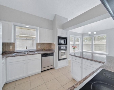 3315 Timber View Drive - Photo Thumbnail 8