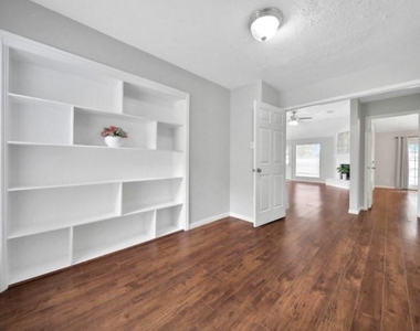 3315 Timber View Drive - Photo Thumbnail 11