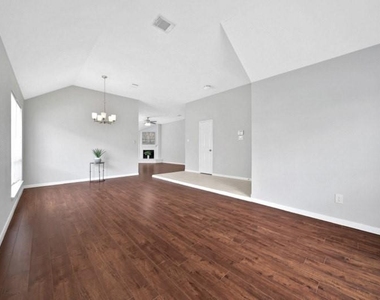 3315 Timber View Drive - Photo Thumbnail 3