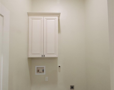 505 Winnie Street - Photo Thumbnail 22