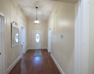 505 Winnie Street - Photo Thumbnail 6