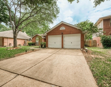 207 Rolling Plains Drive - Photo Thumbnail 4