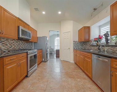 207 Rolling Plains Drive - Photo Thumbnail 12