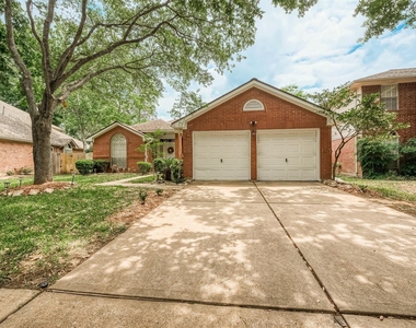 207 Rolling Plains Drive - Photo Thumbnail 3