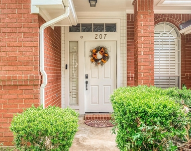 207 Rolling Plains Drive - Photo Thumbnail 5