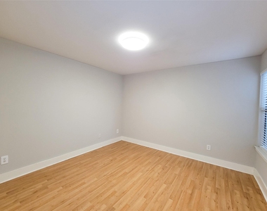 411 West 26th Street - Photo Thumbnail 22