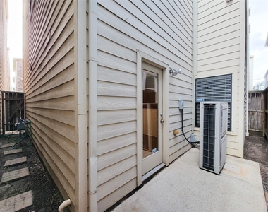 411 West 26th Street - Photo Thumbnail 40