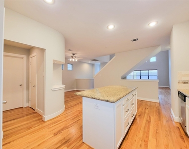411 West 26th Street - Photo Thumbnail 6
