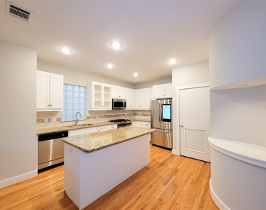 411 West 26th Street - Photo Thumbnail 2