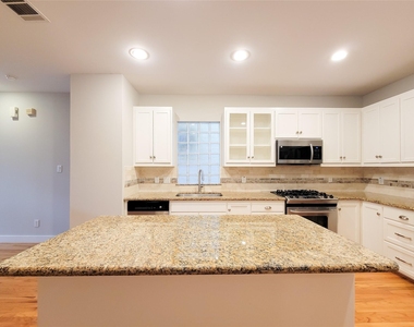 411 West 26th Street - Photo Thumbnail 3