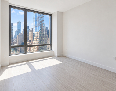 722 10th Avenue - Photo Thumbnail 3