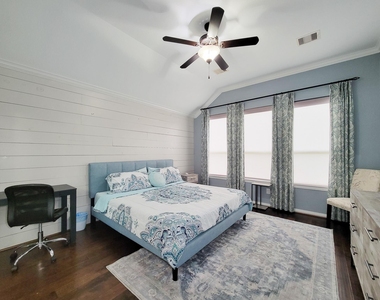 22902 Henderson Row Drive - Photo Thumbnail 32