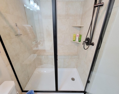 22902 Henderson Row Drive - Photo Thumbnail 13