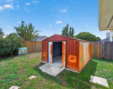 2127 Hannover Way - Photo Thumbnail 43