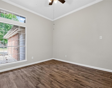 2127 Hannover Way - Photo Thumbnail 8