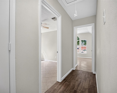 2127 Hannover Way - Photo Thumbnail 23