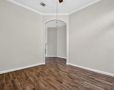 2127 Hannover Way - Photo Thumbnail 9