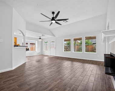 2127 Hannover Way - Photo Thumbnail 10