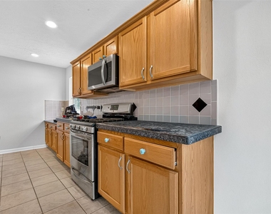 2127 Hannover Way - Photo Thumbnail 17