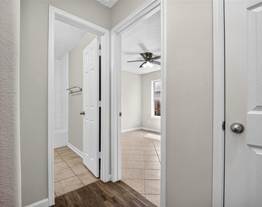 2127 Hannover Way - Photo Thumbnail 24