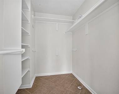 2127 Hannover Way - Photo Thumbnail 36