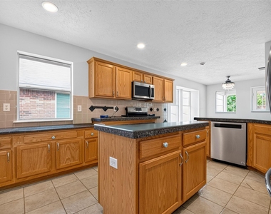 2127 Hannover Way - Photo Thumbnail 20