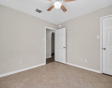 2127 Hannover Way - Photo Thumbnail 29