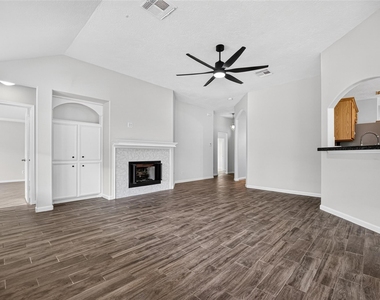 2127 Hannover Way - Photo Thumbnail 12