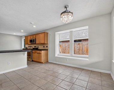 2127 Hannover Way - Photo Thumbnail 14