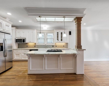 434 W 27th Street - Photo Thumbnail 7