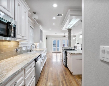 434 W 27th Street - Photo Thumbnail 8