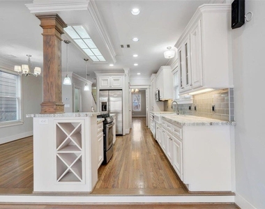 434 W 27th Street - Photo Thumbnail 9