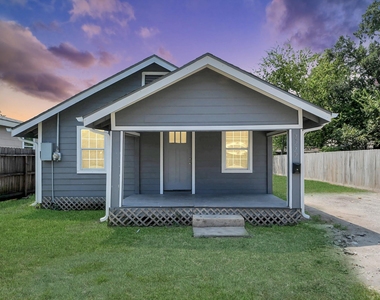 7222 San Angelo Street - Photo Thumbnail 1