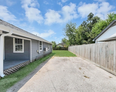 7222 San Angelo Street - Photo Thumbnail 9
