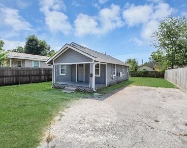 7222 San Angelo Street - Photo Thumbnail 6